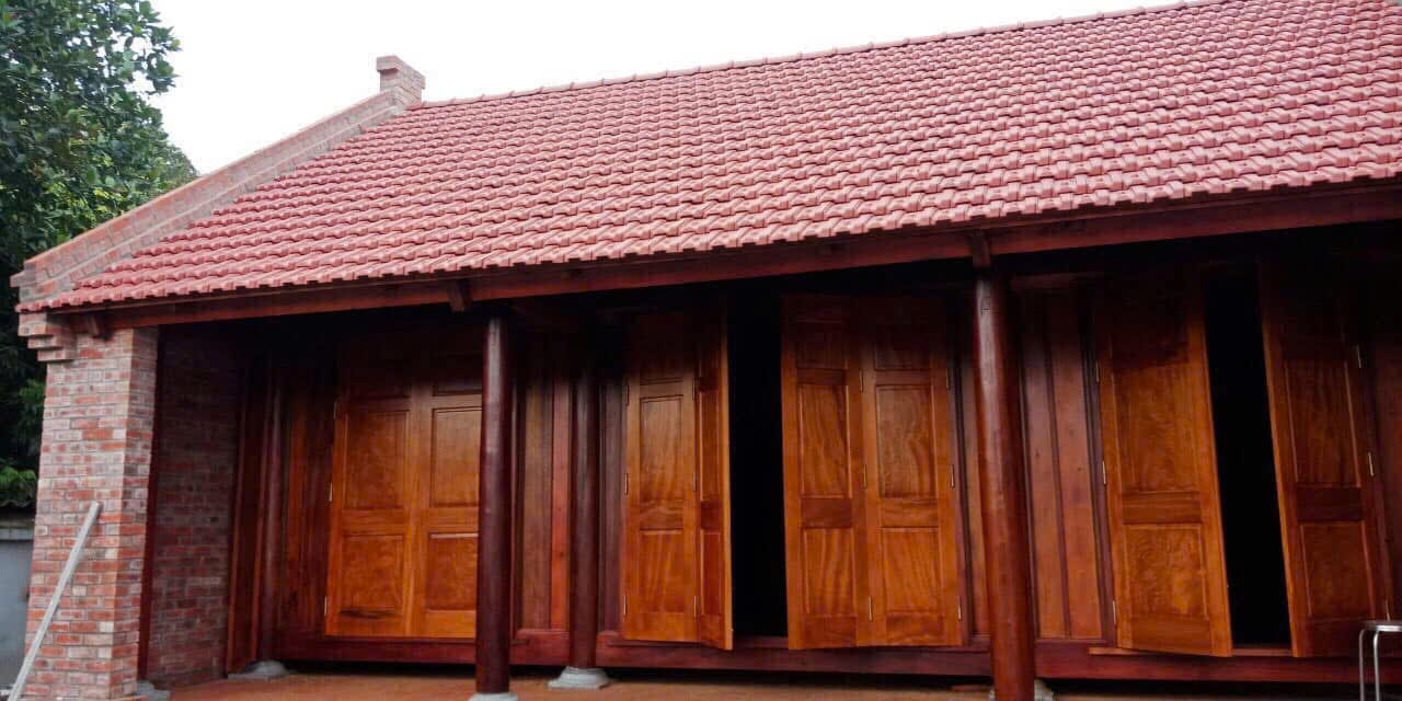 Cửa Bức Bàn Đồ Thờ Gia Tiên – Nét Đẹp Truyền Thống Trong Không Gian Nhà Gỗ Việt.