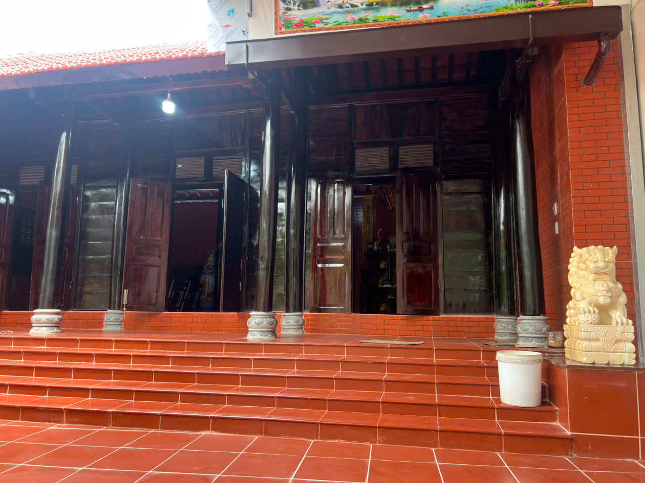 Kiến trúc bên trong ngôi nhà gỗ kẻ truyền.