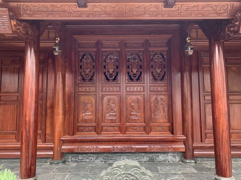 CỬA BỨC BÀN ĐỒ THỜ GIA TIÊN – NÉT ĐẸP TRUYỀN THỐNG TRONG NHÀ GỖ VIỆT