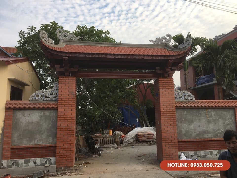 Bề mặt gỗ được xử lý chống mối mọt, phủ sơn bóng tự nhiên.